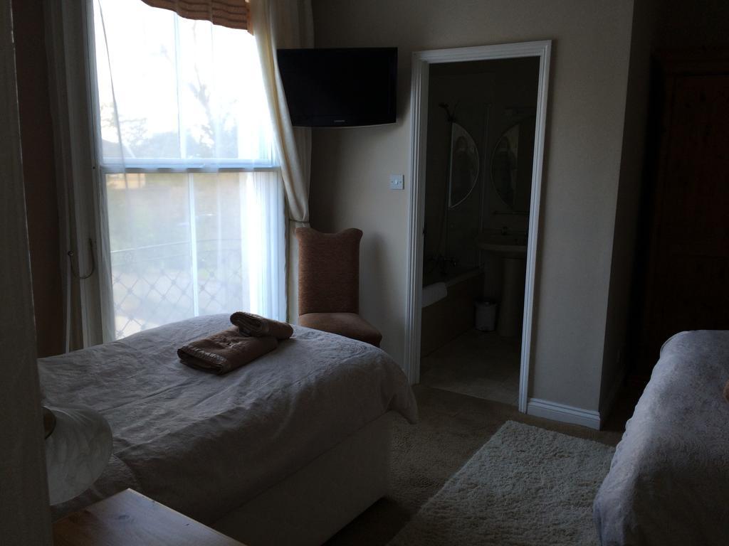 Hilbury Court Hotel Trowbridge Bagian luar foto