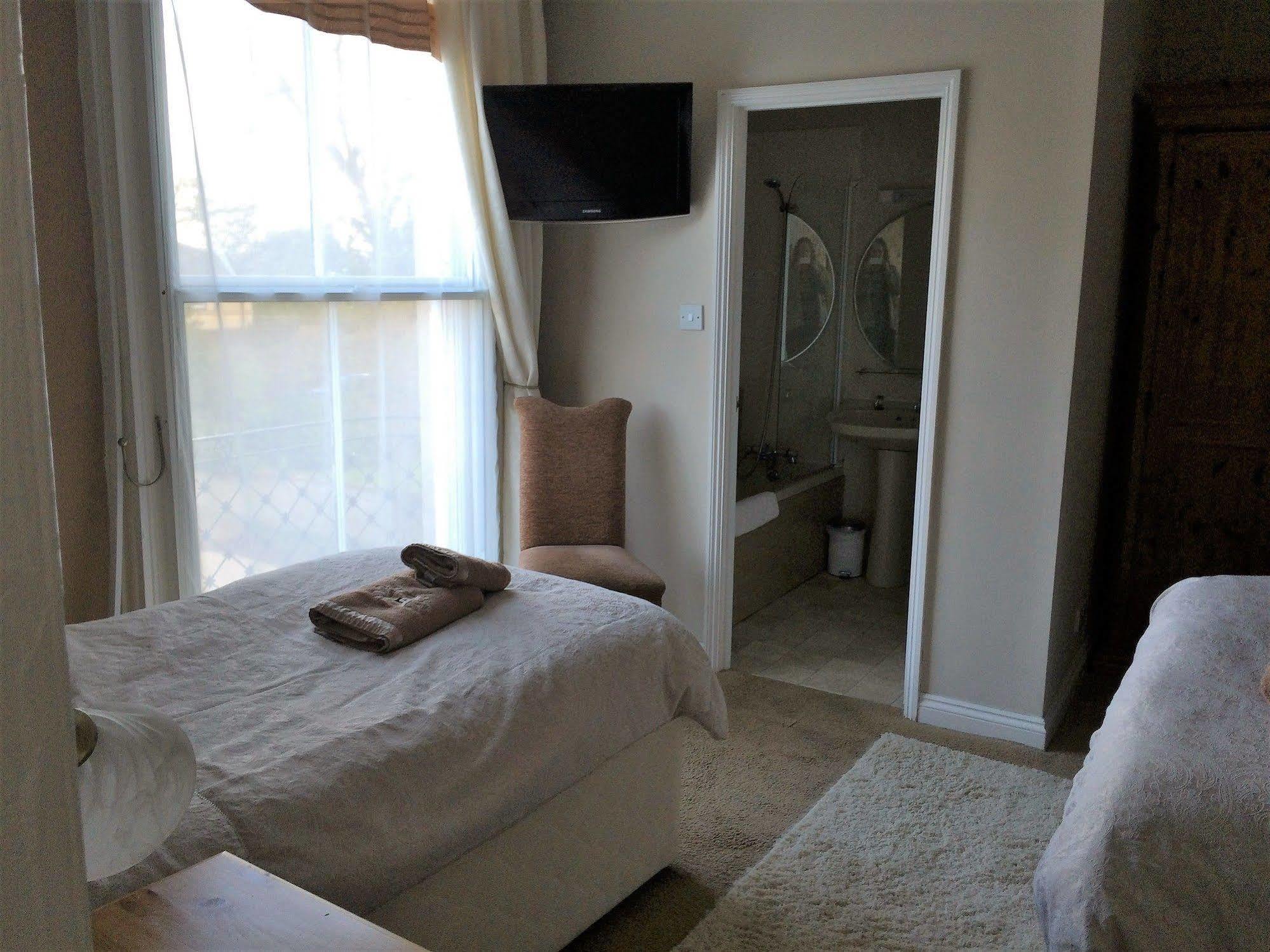 Hilbury Court Hotel Trowbridge Bagian luar foto