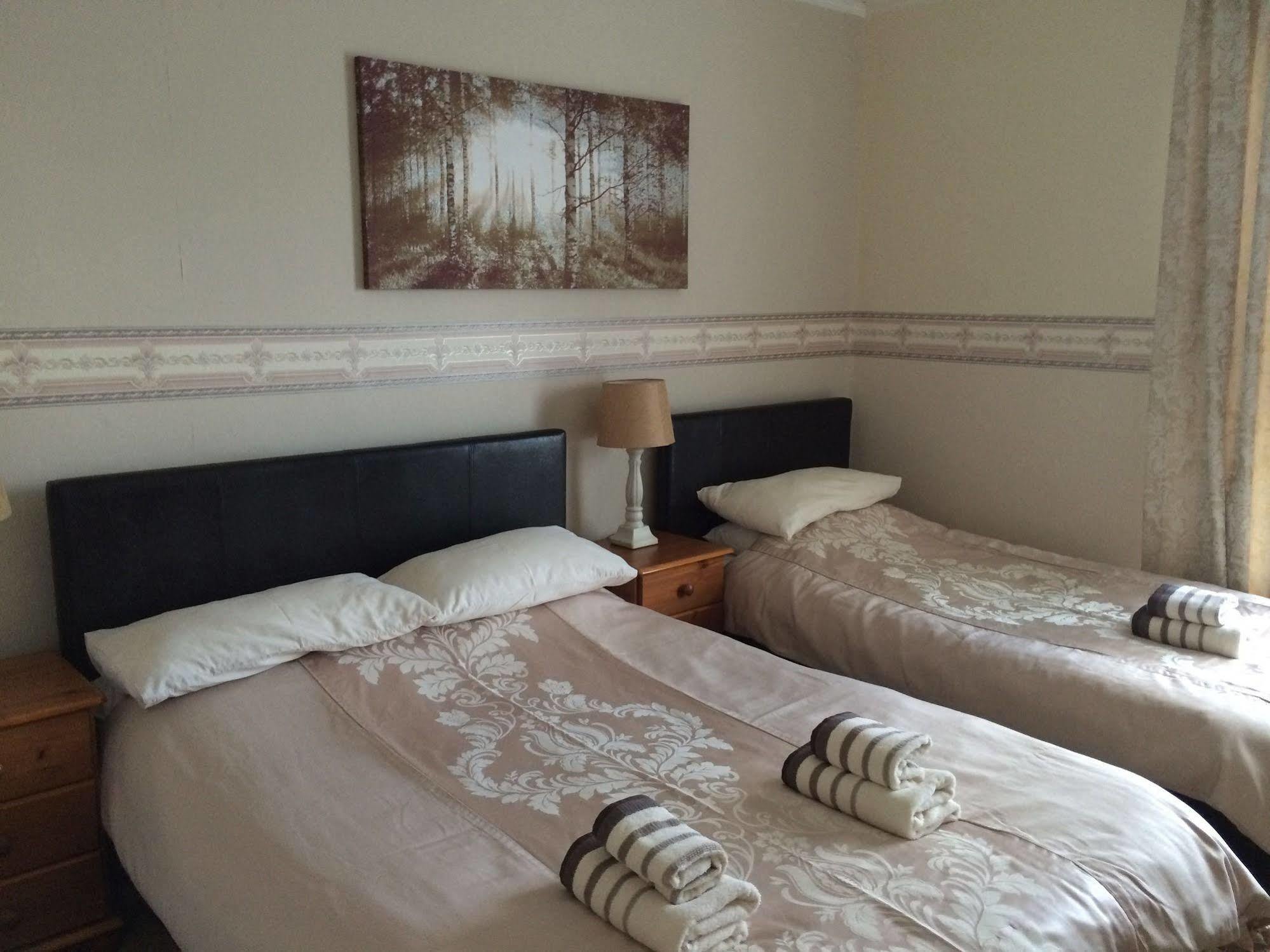 Hilbury Court Hotel Trowbridge Bagian luar foto