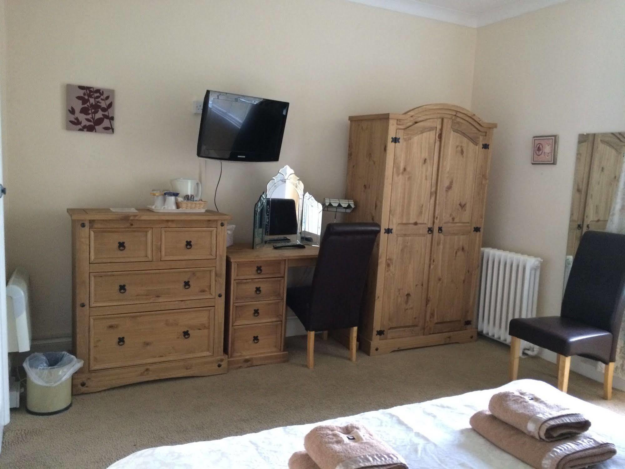 Hilbury Court Hotel Trowbridge Bagian luar foto