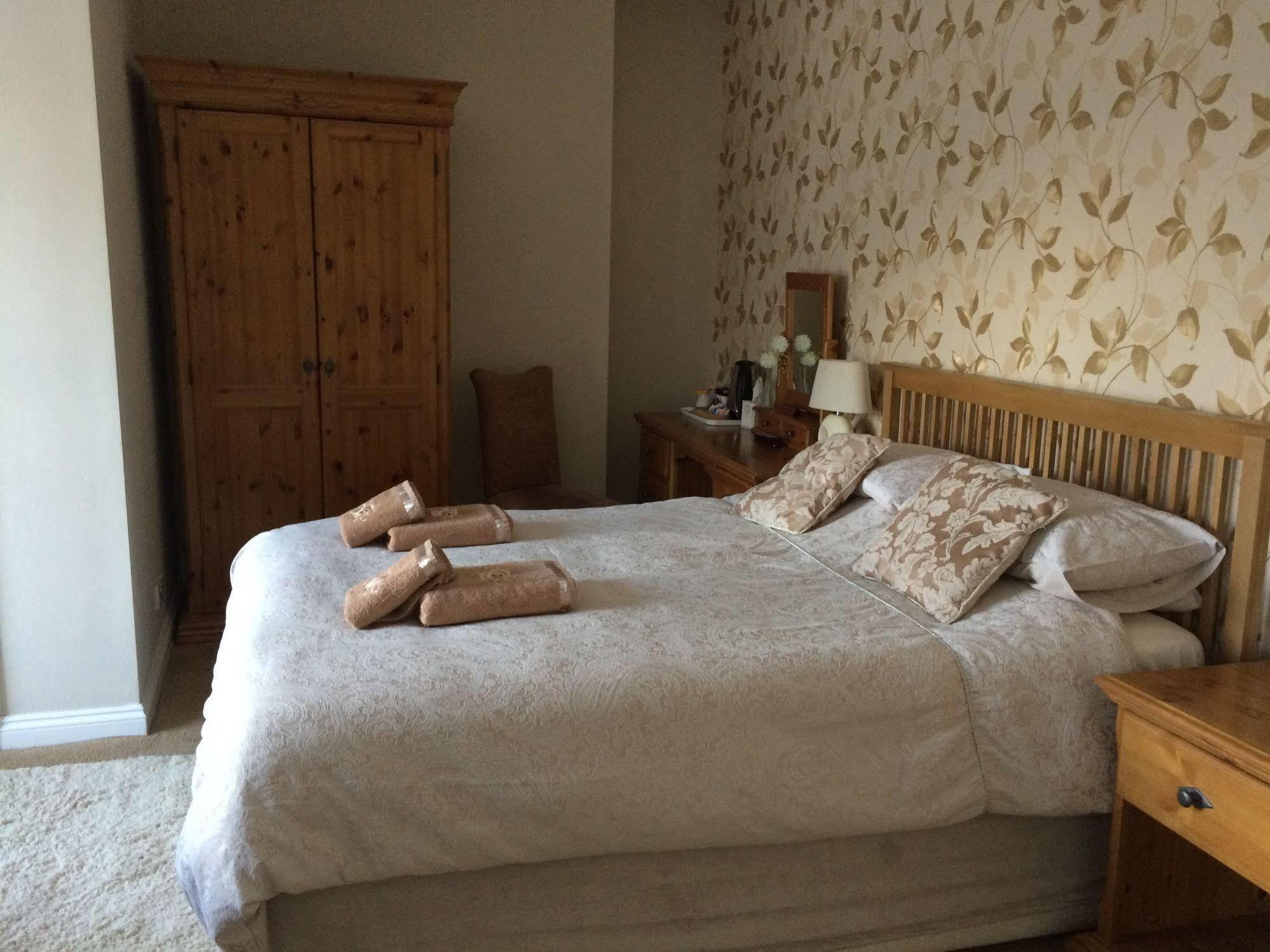 Hilbury Court Hotel Trowbridge Bagian luar foto