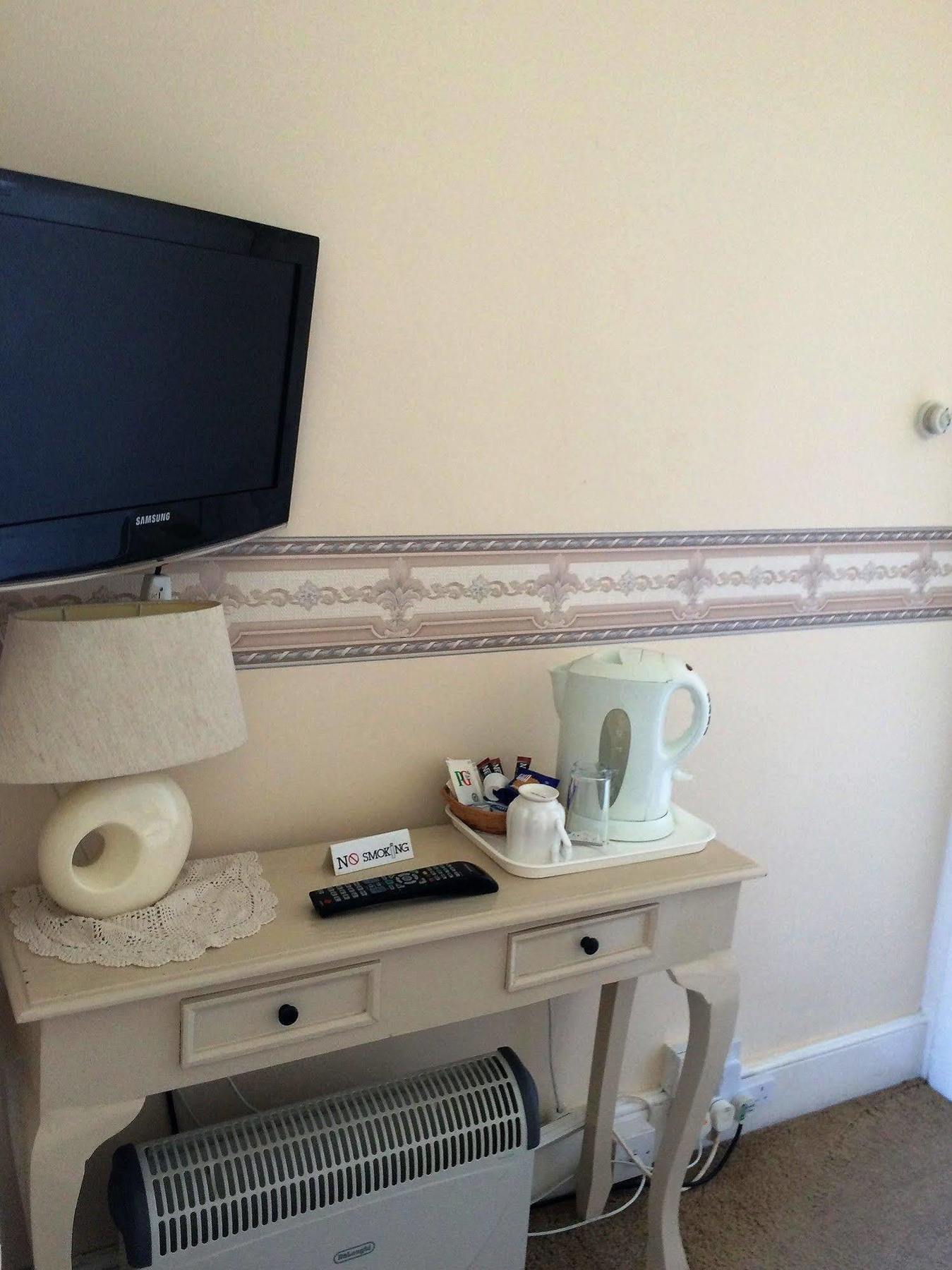 Hilbury Court Hotel Trowbridge Bagian luar foto