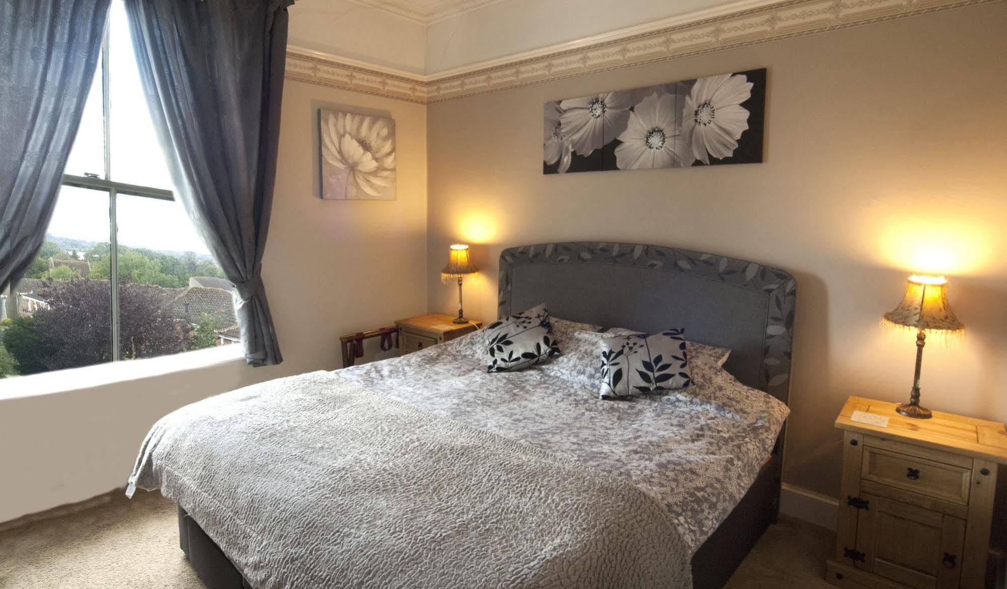 Hilbury Court Hotel Trowbridge Bagian luar foto