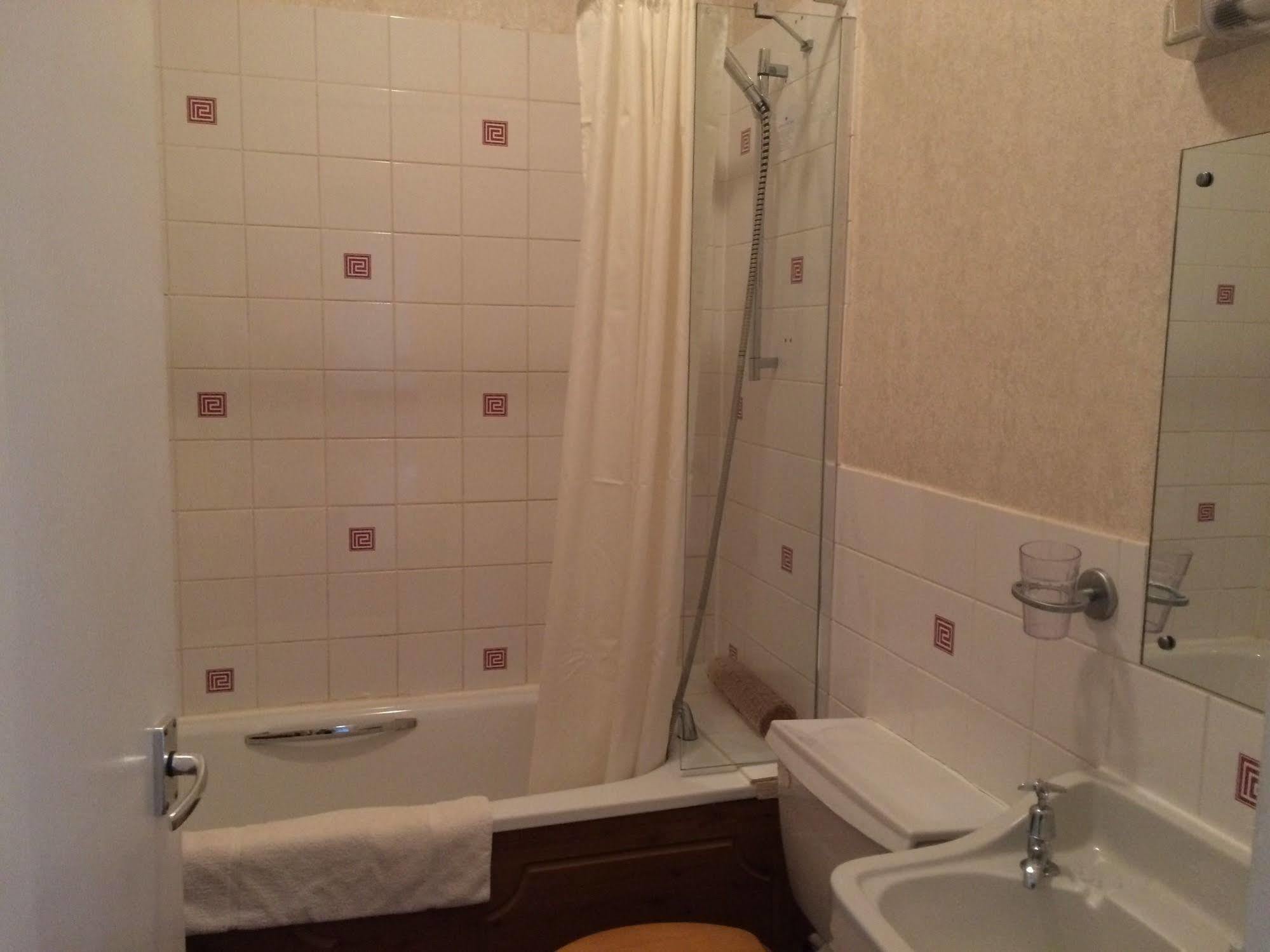 Hilbury Court Hotel Trowbridge Bagian luar foto