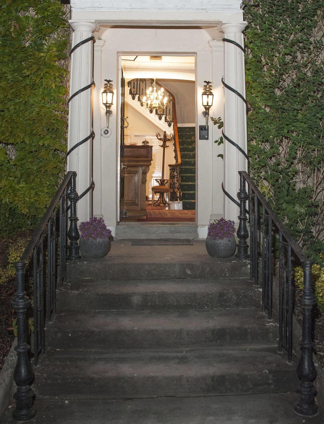 Hilbury Court Hotel Trowbridge Bagian luar foto