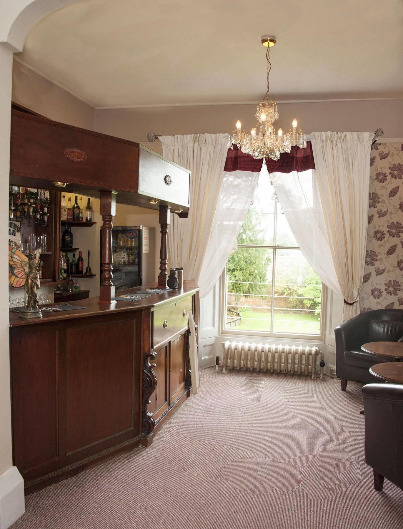 Hilbury Court Hotel Trowbridge Bagian luar foto