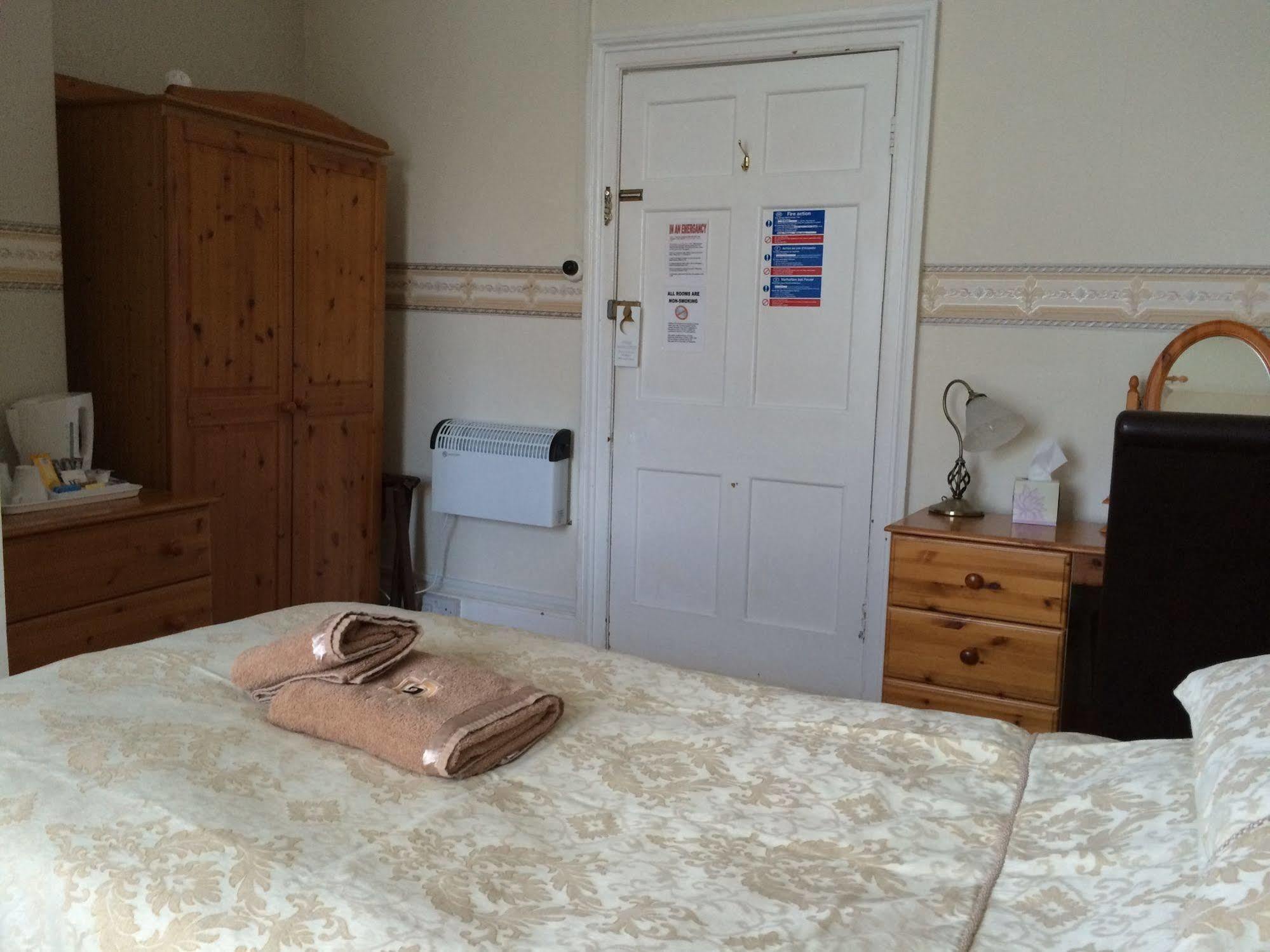 Hilbury Court Hotel Trowbridge Bagian luar foto