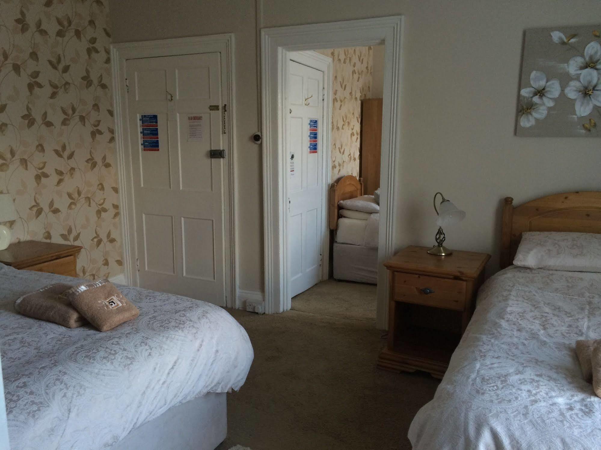 Hilbury Court Hotel Trowbridge Bagian luar foto