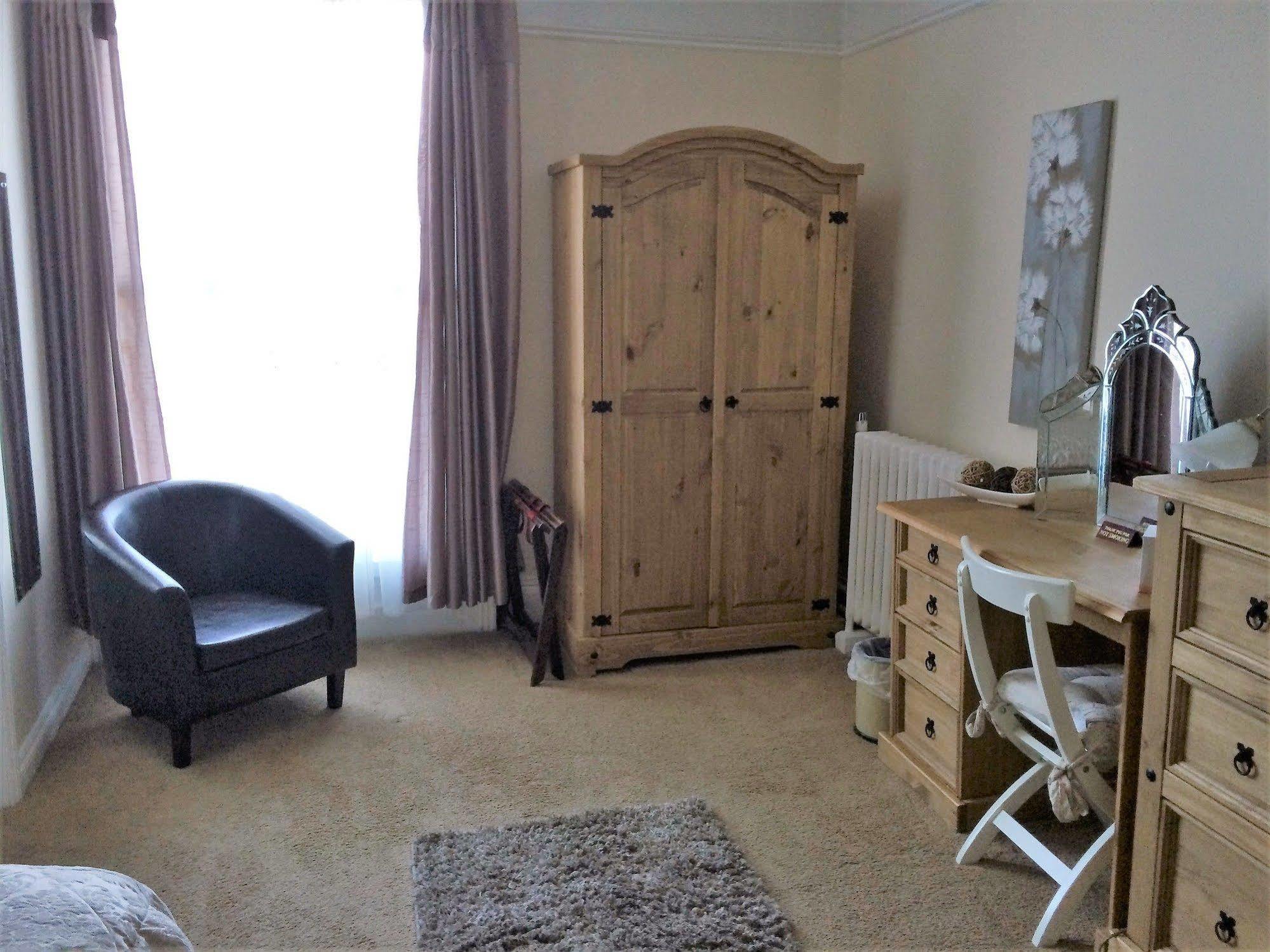 Hilbury Court Hotel Trowbridge Bagian luar foto