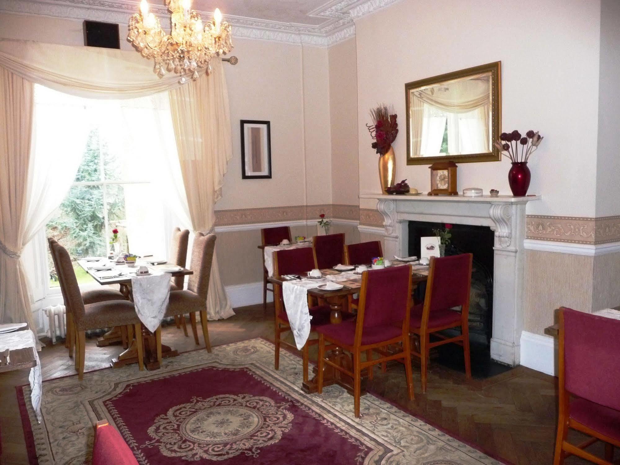 Hilbury Court Hotel Trowbridge Bagian luar foto
